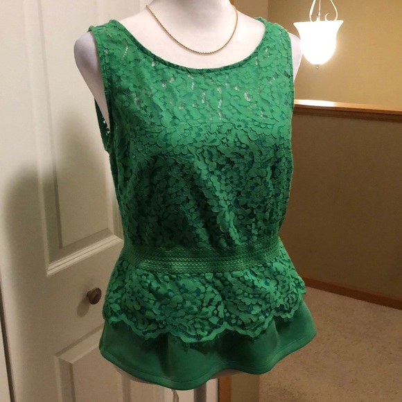 NWOT Kelly green, lace peplum top